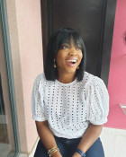 This bangs wig was easy to install and it's t