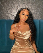 This wig is very beautiful. The curl pattern