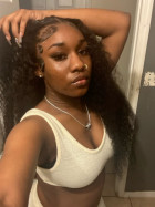 The hair arrived in 4 days. It had no smell.