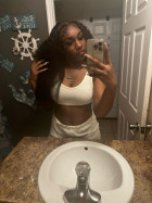 The hair arrived in 4 days. It had no smell.