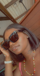 Really happy with this wig!! Doesn't smell, t